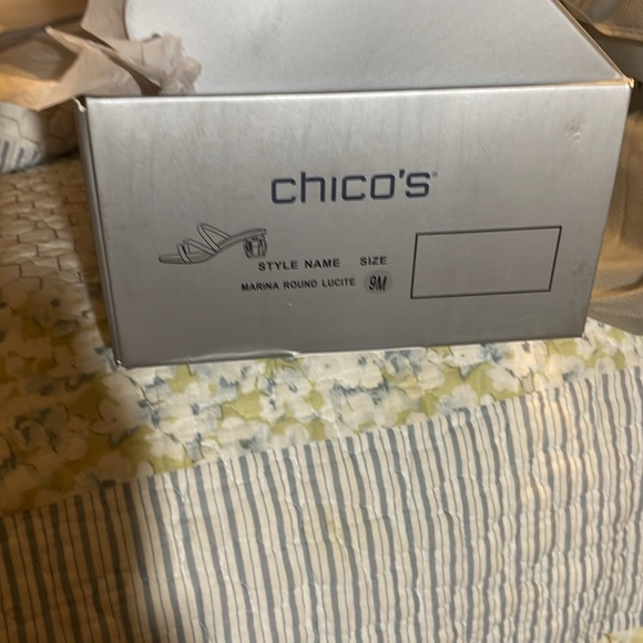 CHICO’S Black strapping sandal with black lucite square heel - Picture 8 of 8